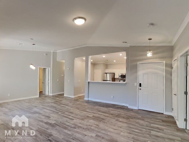 Building Photo - 900 Domnus Ln