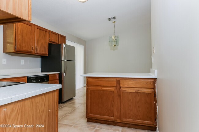 Building Photo - 1155 31st Ave SW