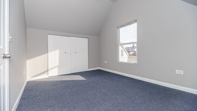 Building Photo - 3743 W Armitage Ave