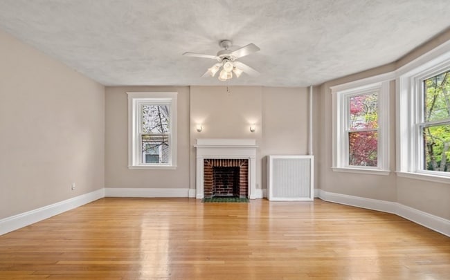 Building Photo - Gorgeous 3 bedroom unit in Brookline!