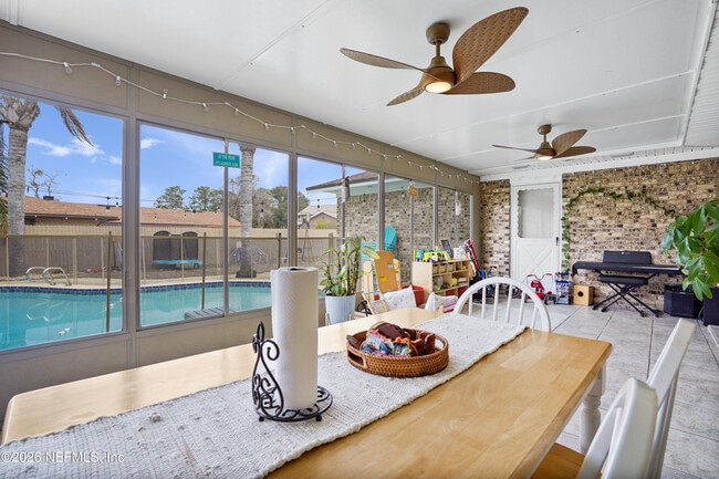 Building Photo - 6717 Lenczyk Dr