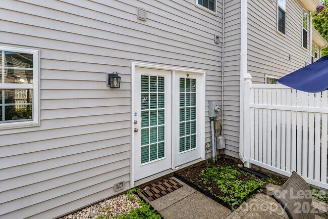 Building Photo - 17633 Delmas Dr