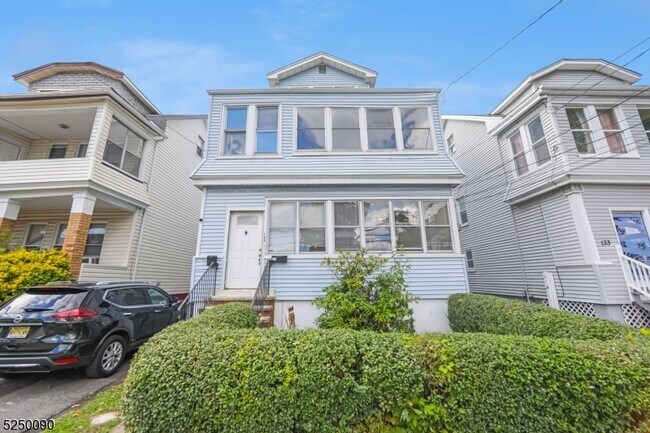 Building Photo - 135 S Munn Ave