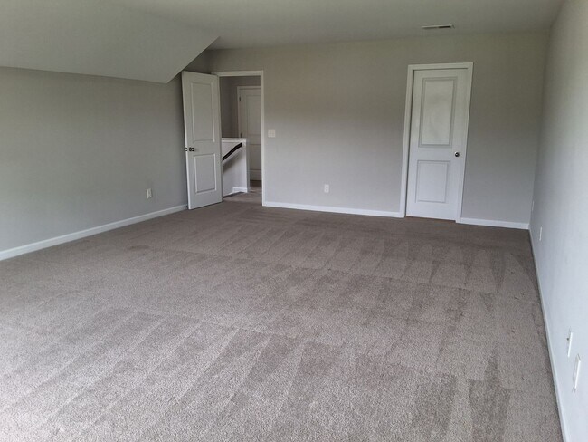 Building Photo - Knoxville 37934 - Farragut - 3 bedroom, 2.5 bath home - Contact Sharon Arnwine (865) 313-7215