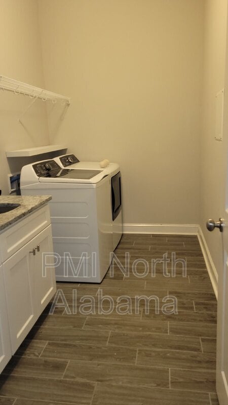 Building Photo - 130 Creekmound Dr