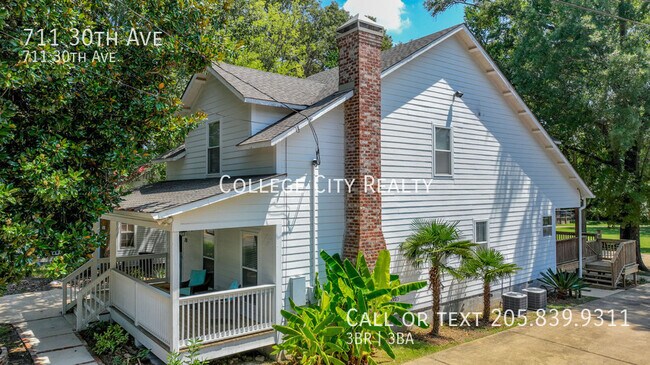 Building Photo - 711 30th Ave