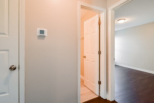 Building Photo - 5620 Kaitlyn Dr W