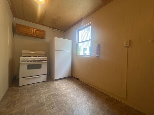 Building Photo - 753/ 755/ 755.5 Garrison Ave