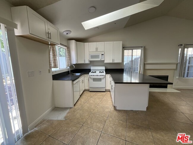 Building Photo - 13966 Green Vista Dr