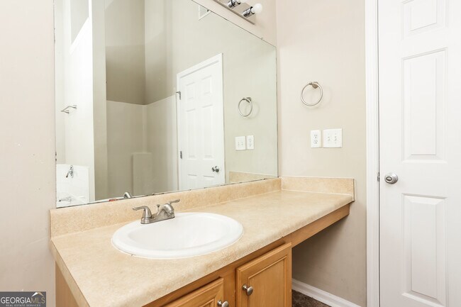 Building Photo - 680 Escalade Dr