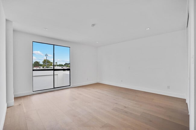 Building Photo - 6814 N 72nd Pl