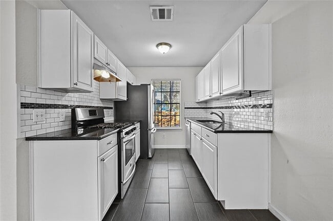 Building Photo - 8730 Birmingham Dr