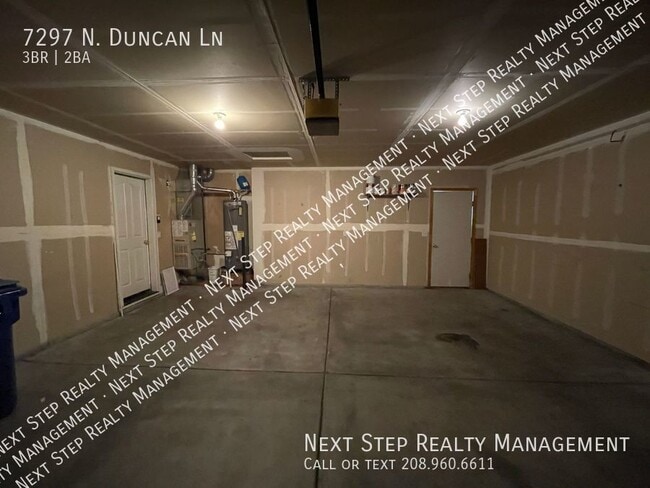 Building Photo - 3 Bed 2 Bath - NO SECURITY DEPOSIT REQUIRED!