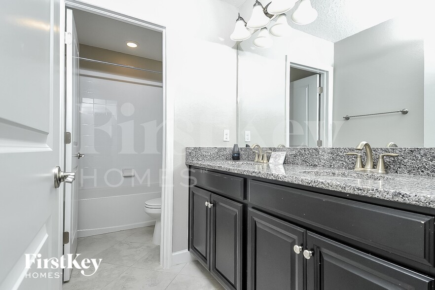 Building Photo - 9823 Ivory Dr