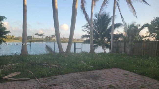 Building Photo - 571 SE 37th Pl