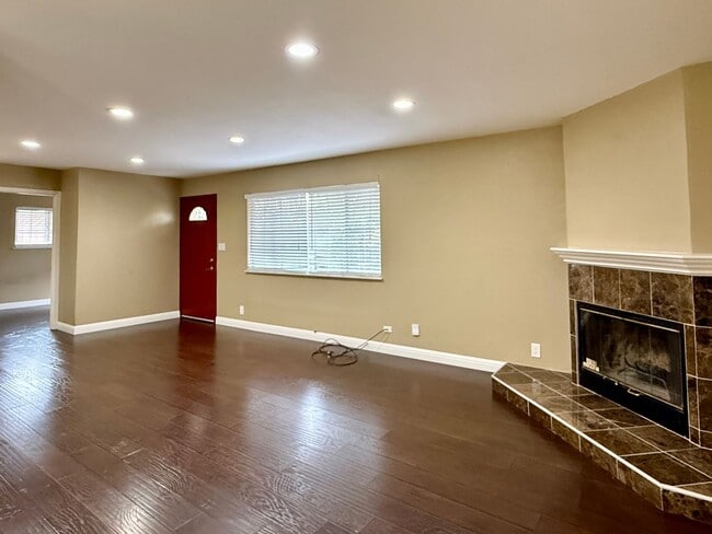 Building Photo - Remodeled 5 Bedroom 3 Bath Home in Desirable West San Jose Neighborhood