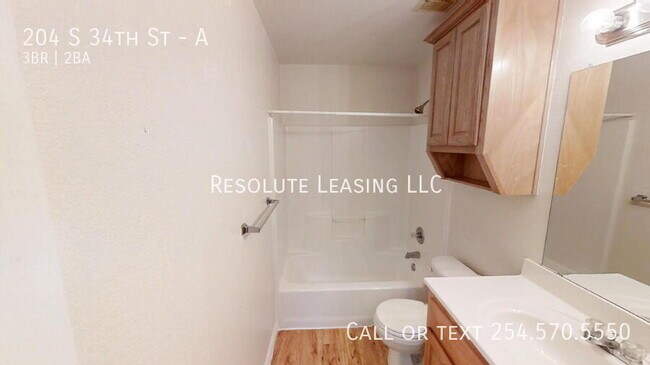 Building Photo - 204 S 34th St