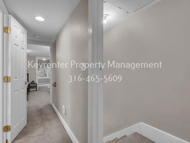 Building Photo - Charming 2 bedroom 1 bath Craftsman Duplex