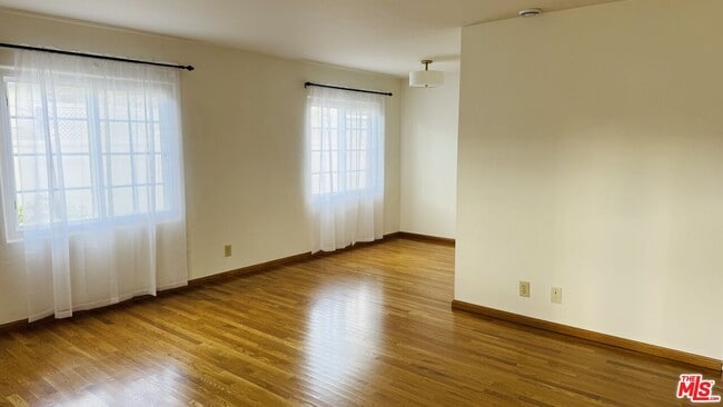 Building Photo - 6633 W 87th Pl