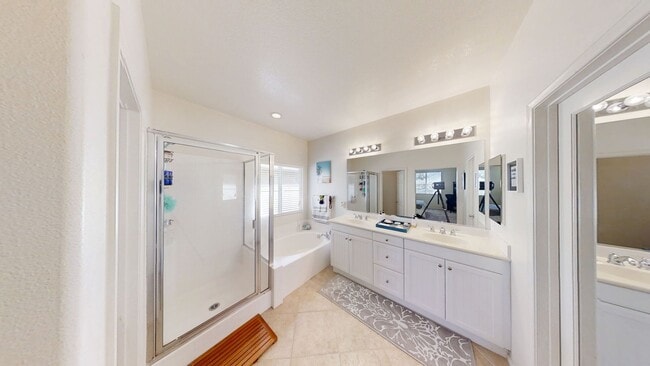 Building Photo - Charming 3 bed 2 bath Home in Fairway Cany...