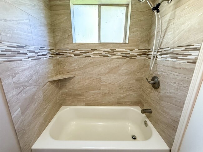 Building Photo - 2906 Quail Valley E Dr