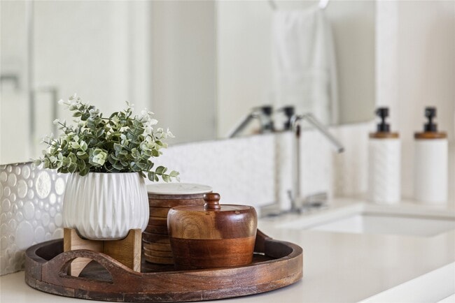 Building Photo - 306 W Pierce St