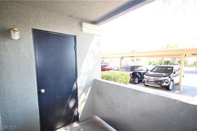 Building Photo - 555 E Silverado Ranch Blvd
