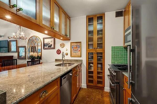 Building Photo - 300 Albany St