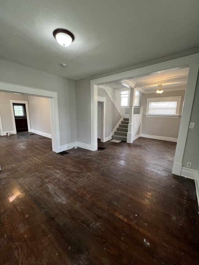 Building Photo - 3850 E 62nd St