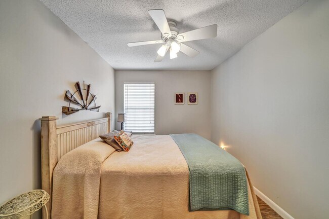 Building Photo - Updated 3 Bedroom in Central Location!