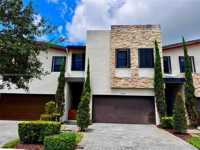 Building Photo - 7924 NW 105th Ave