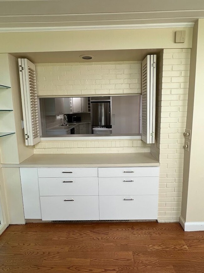 Building Photo - Berkley Stunner