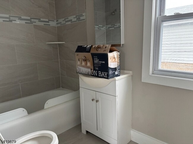 Building Photo - 355 River Dr