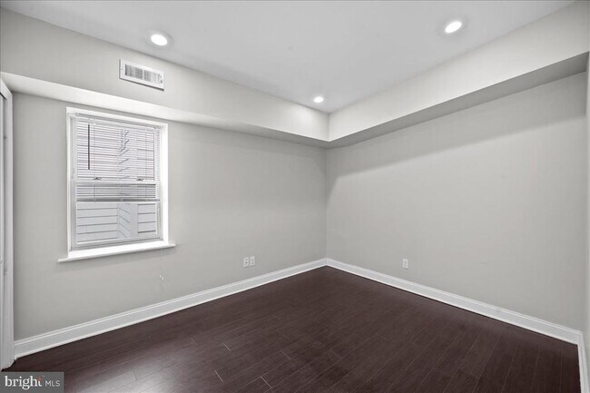 Building Photo - 1325 N Franklin St