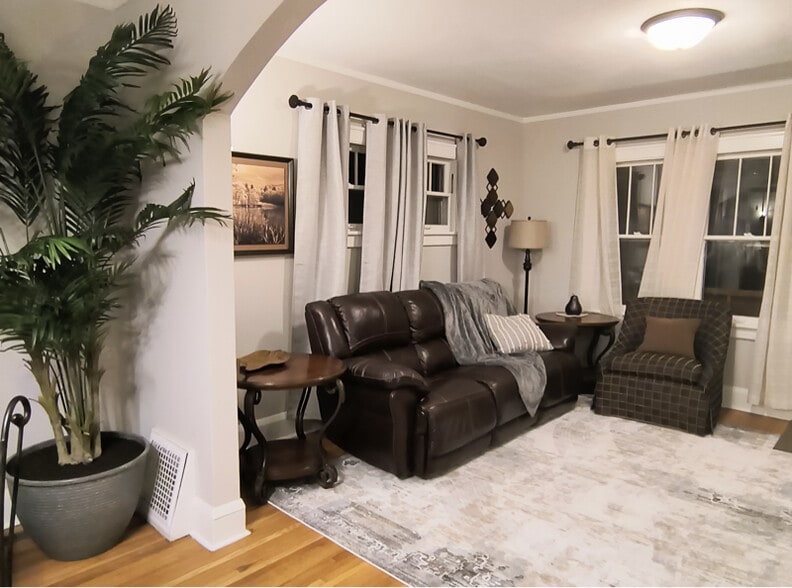 Building Photo - 607 7th Ave SE