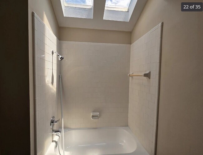 Building Photo - 8530 Lake Crystal Dr