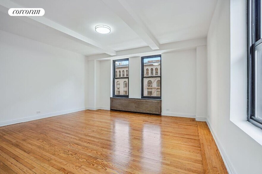 Building Photo - 200 W 16th St