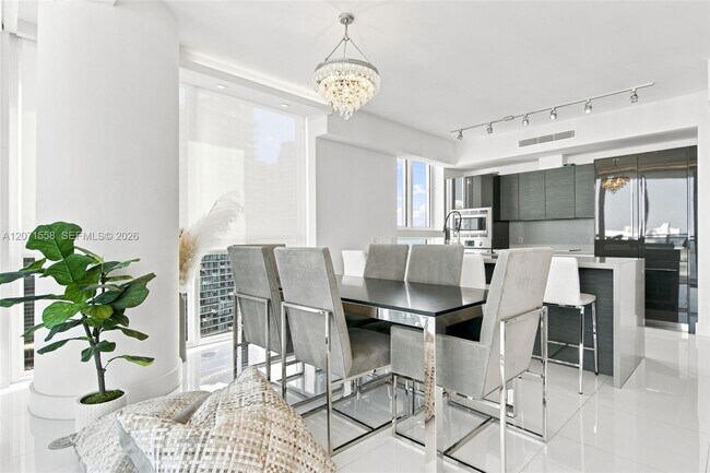 Building Photo - 1080 Brickell Ave