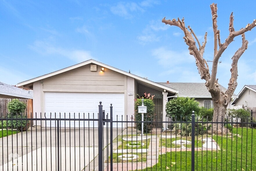 Building Photo - 7304 Lawnwood Dr