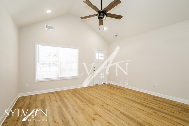 Building Photo - Lease today! No extra charge for contentme...