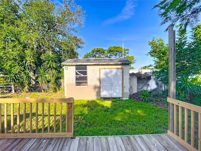 Building Photo - 317 Jessica St S