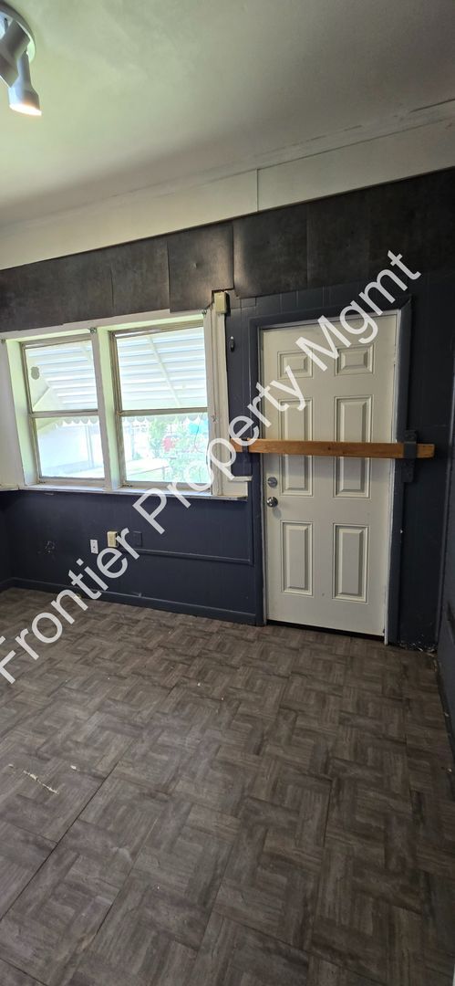 Building Photo - Available NOW! Beautiful/Unique 2 bed 1 ba...