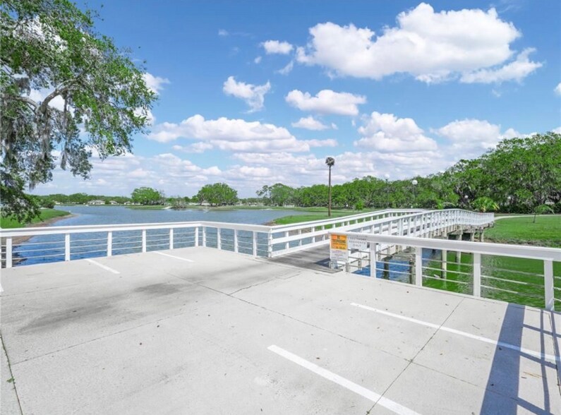 Building Photo - 511 Club Cir