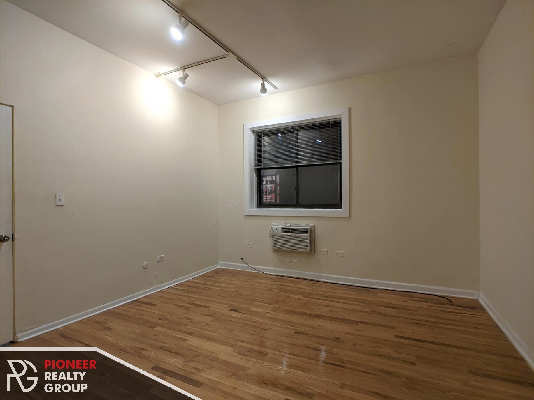 Building Photo - 1427 N Dearborn St