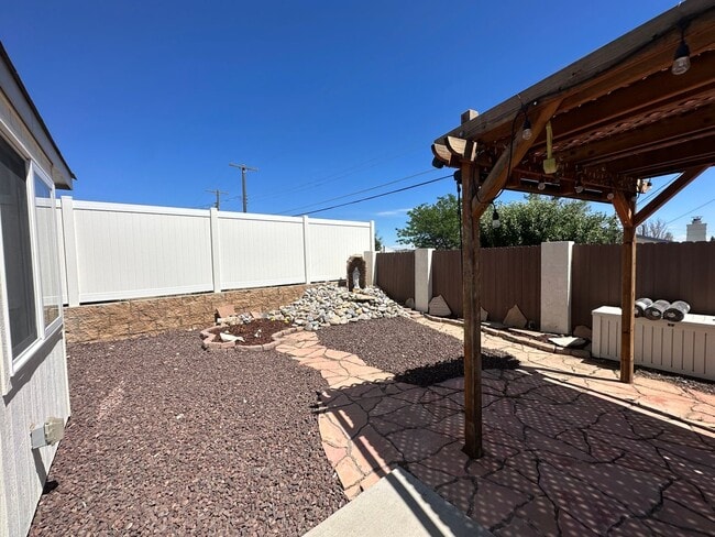 Building Photo - 4115 Azalea St