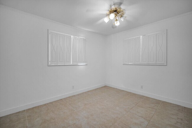 Building Photo - Beautiful Hollywood home in quiet neighborhood