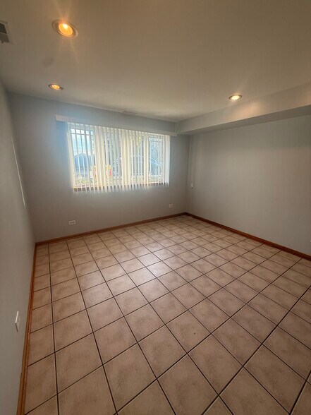 Living room - 6038 W 63rd St