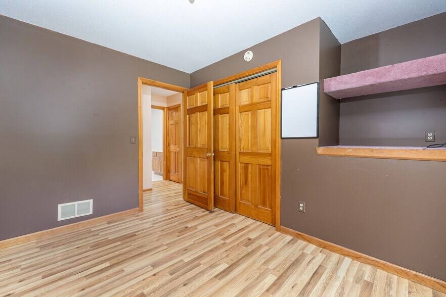 Building Photo - 84 Eastwood Dr