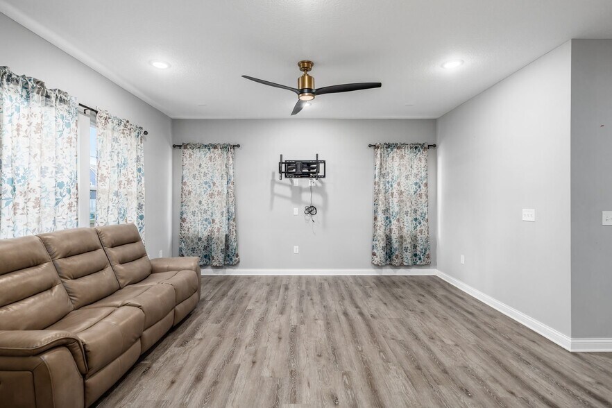 Building Photo - 7364 Whimbrel Ln