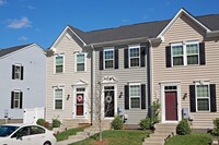 Building Photo - Riverwood Townhome Near NGIC, CHO Airport,...
